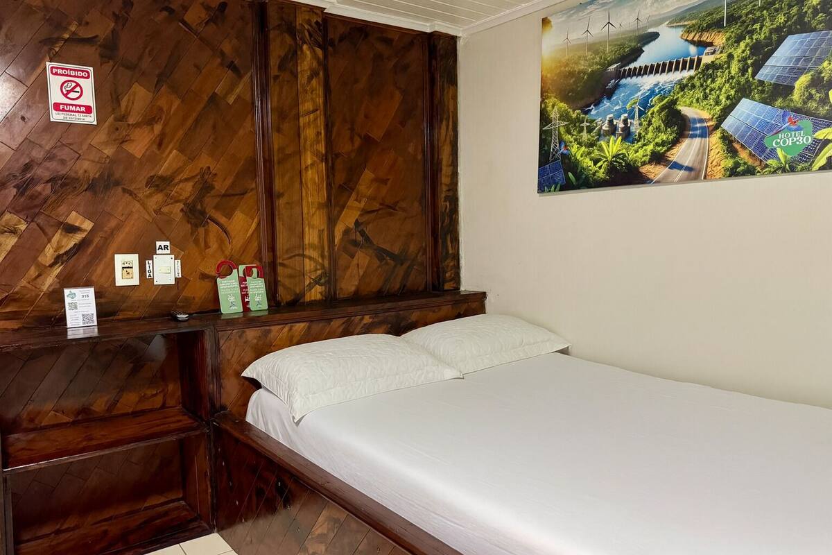 Free WiFi, bed sheets