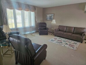 TV, DVD player, books - Adventures on Acre-a charming 3-bedroom home in quiet neighborhood (Millville)