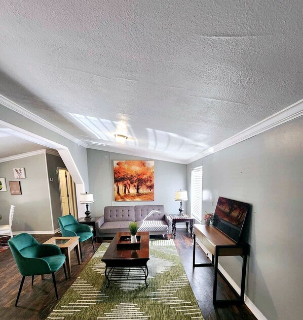 Smart TV - Country living at it's best, in this charming  3 bedroom home (Citronelle)