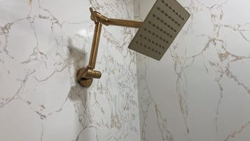 Douche de la salle de bain