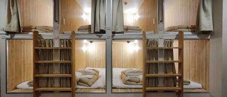 Dormitorio compartido estándar | Wifi gratis y ropa de cama