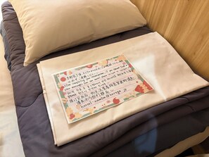 Free WiFi, bed sheets - KOREGA Hostel Osaka Namba - Hostel (Osaka)