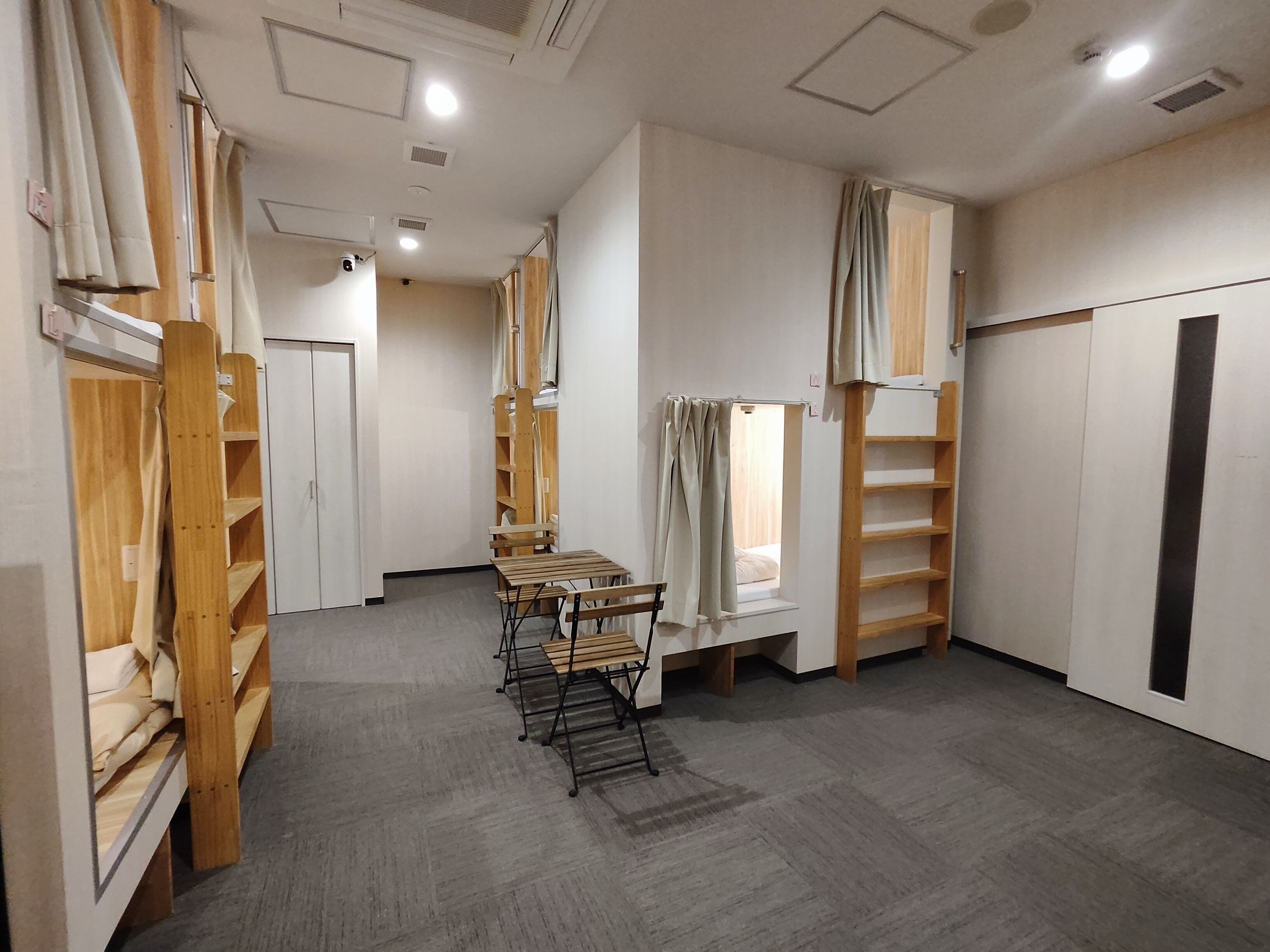 标准宿舍 | 免费 WiFi、床单