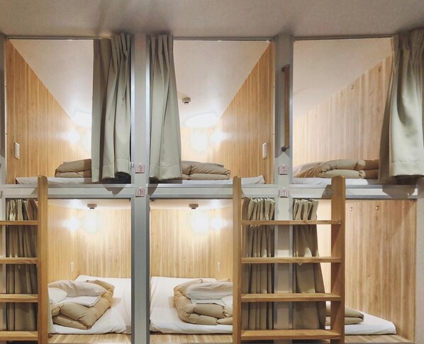 Free WiFi, bed sheets - KOREGA Hostel Osaka Namba - Hostel (Osaka)