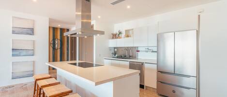 Fridge, oven, dishwasher, coffee/tea maker