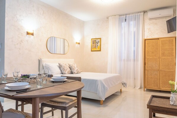 2 bedrooms, iron/ironing board, free WiFi, bed sheets - Taormina Dream Suite (Taormina)