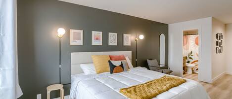 1 bedroom, desk, WiFi, bed sheets