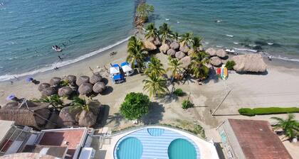 BEAUTIFUL OCEAN FRONT APT - AIR CONDITIONED -166 MTS - 3 BEDR. 4 BATHROOMS