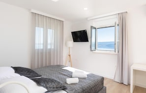 5 bedrooms, iron/ironing board, travel crib, free WiFi