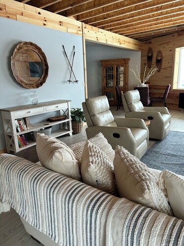 New Chalet has 2 Bedroom guest apartment ground level 1.2 from Ellicottvile 