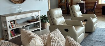 New Chalet has 2 Bedroom guest apartment ground level 1.2 from Ellicottvile 