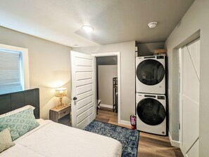 1 dormitorio, tabla de planchar con plancha, cuna de viaje y wifi gratis