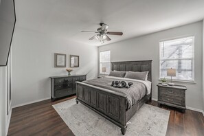 3 bedrooms, iron/ironing board, travel crib, WiFi