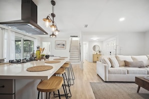 Interior - Carlton Serenity, Jacuzzi, Pool, BBQ, Games, Arcade, Fire Pit, 2 King Beds, Golf (Riverside)