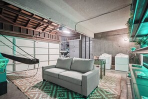 Smart-TV, Kamin, Tischfußball