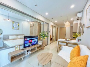 2 bedrooms, in-room safe, desk, iron/ironing board