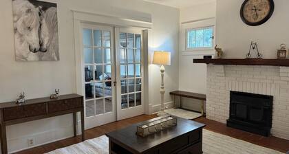 Highlands Home: Bourbon, Derby, Bar, Karaoke & Fun!