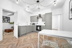 Micro-ondes, four, plaque de cuisson, grille-pain