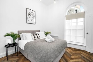 2 chambres, fer et planche à repasser, Wi-Fi gratuit, draps fournis