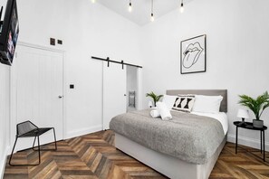 2 chambres, fer et planche à repasser, Wi-Fi gratuit, draps fournis