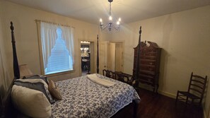 3 bedrooms, desk, iron/ironing board, free WiFi - Old Orchard House in Historic  Gettysburg (Gettysburg)