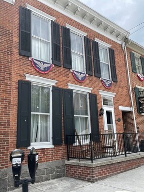 Exterior - Old Orchard House in Historic  Gettysburg (Gettysburg)