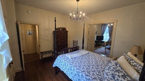3 bedrooms, desk, iron/ironing board, free WiFi - Old Orchard House in Historic  Gettysburg (Gettysburg)