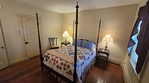 3 bedrooms, desk, iron/ironing board, free WiFi