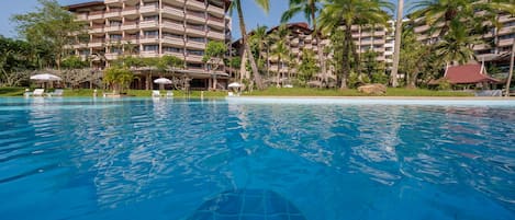 Outdoor pool, pool umbrellas