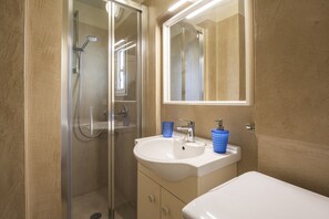 Shower, hair dryer, towels, shampoo