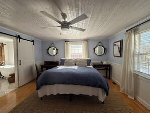 3 soverom, strykejern/-brett og sengetøy