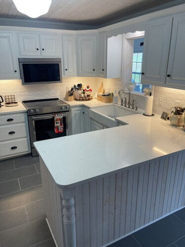 Charming 3-bedroom farmhouse in historic Charlotte, TN