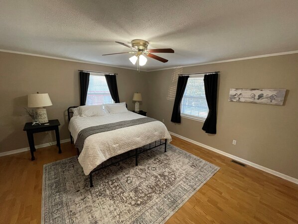 3 chambres, fer et planche à repasser, draps fournis