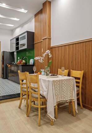 Dining - YA Beach Da Nang 3 Bedrooms and 4 Beds (Đà Nẵng)