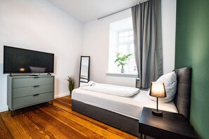 3 bedrooms, desk, iron/ironing board, WiFi