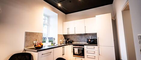 Fridge, microwave, oven, stovetop