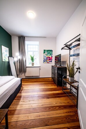 3 Schlafzimmer, Schreibtisch, Bügeleisen/Bügelbrett, WLAN