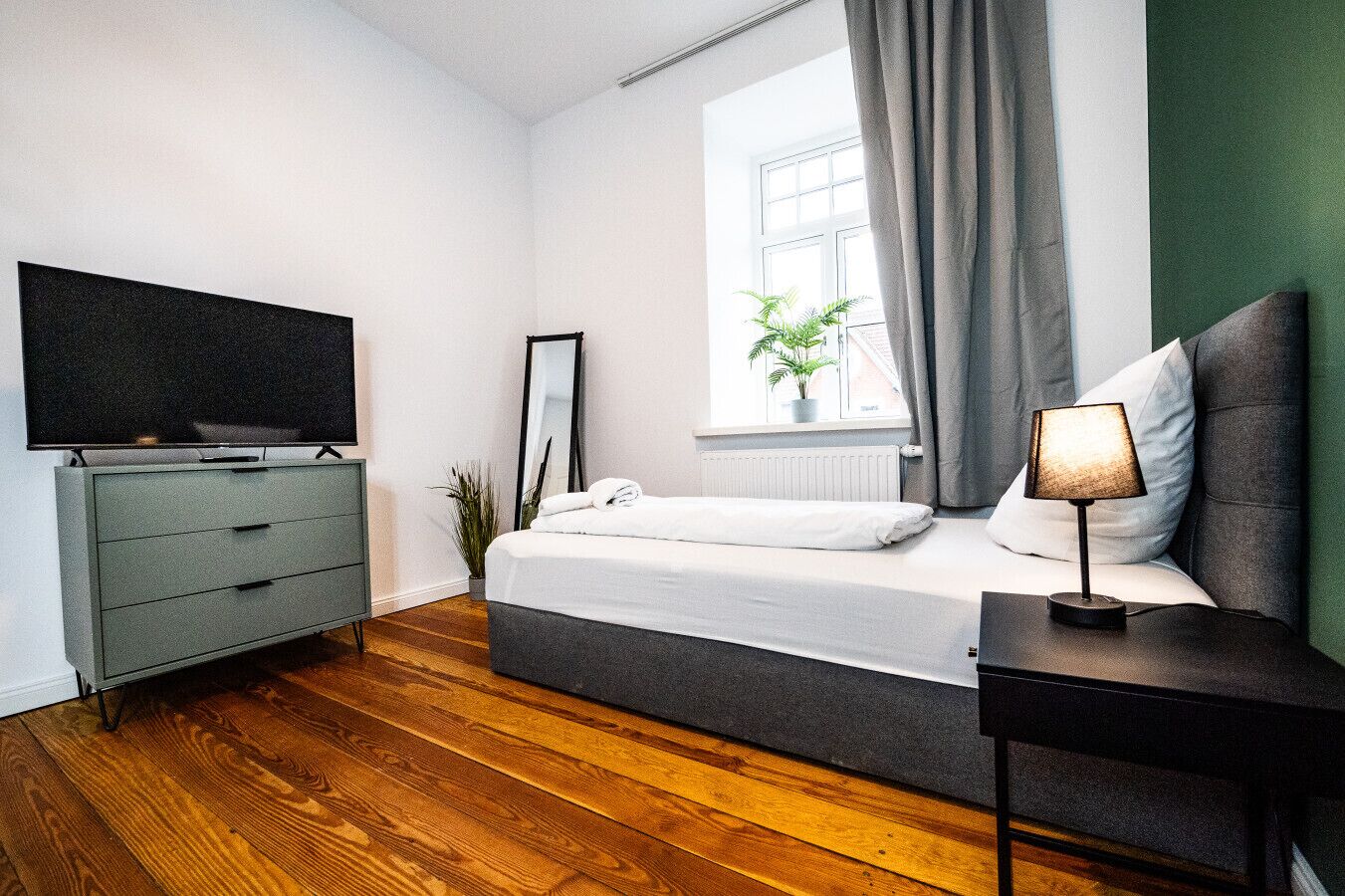 3 bedrooms, desk, iron/ironing board, WiFi