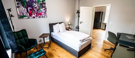 3 bedrooms, desk, iron/ironing board, WiFi