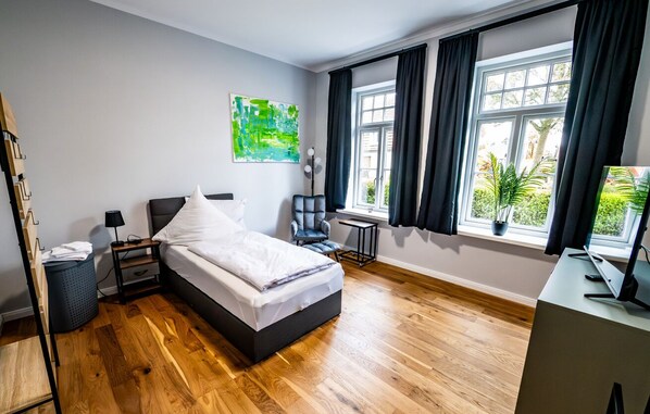 3 間睡房、書桌、熨斗/熨衫板、Wi-Fi