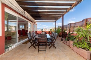 Outdoor dining - Apartment 'Amazing' with Sea View, Wi-Fi and Air Conditioning (Marbella)