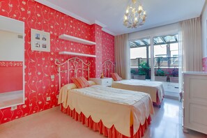 5 bedrooms, iron/ironing board, free WiFi, bed sheets - Apartment 'Amazing' with Sea View, Wi-Fi and Air Conditioning (Marbella)