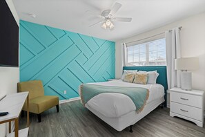 6 slaapkamers, een bureau, een strijkplank/strijkijzer, reisbedje