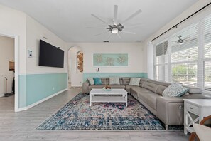 スマートテレビ、テレビゲーム、テーブルサッカー台