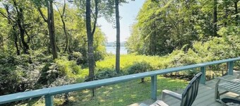 Peaceful lakeview cabin with private dock & dog run