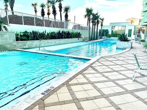 Pool - Spacious 3-bedroom apartment with fitness room, WiFi in awesome Galveston (Galveston)