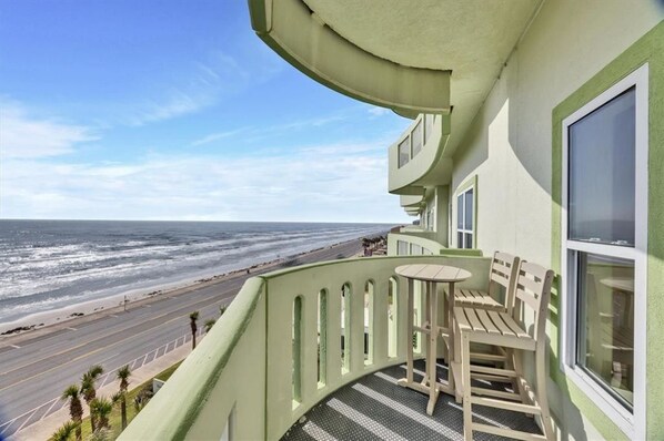 Property grounds - Spacious 3-bedroom apartment with fitness room, WiFi in awesome Galveston (Galveston)