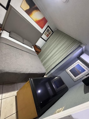 Basic Room | In-room safe, desk, blackout drapes, free WiFi - Hotel Tj Plaza (Tijuana)