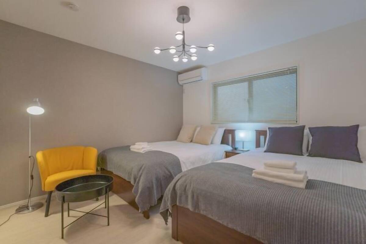 3 bedrooms, blackout curtains, soundproofing, free WiFi
