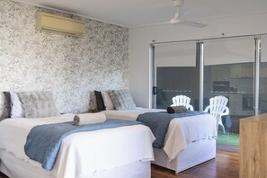 2 bedrooms, iron/ironing board, WiFi, bed sheets - Seaview Serenity Whitsundays (Airlie Beach)